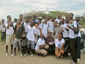 A large group of volunteers from St. George's College in Kingston. (My photo)
