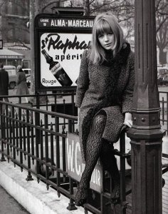 I follow several Twitter accounts that post nostalgic old photos and celebrity pics. Here is that ethereal-but-earthy 60s child Marianne Faithfull (1965) with the hashtag #WinterIsBeautiful